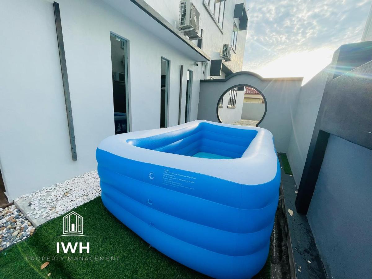 Vila 19a For 12pax 6 Carpark With Bbq By Iwh Ipoh