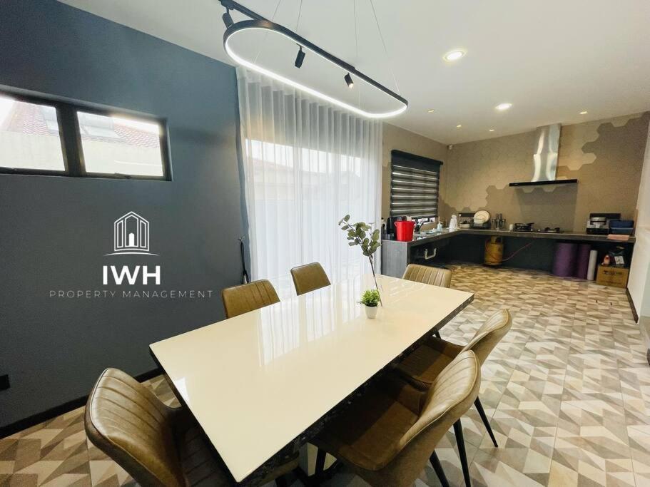 19a For 12pax 6 Carpark With Bbq By Iwh Vila Ipoh